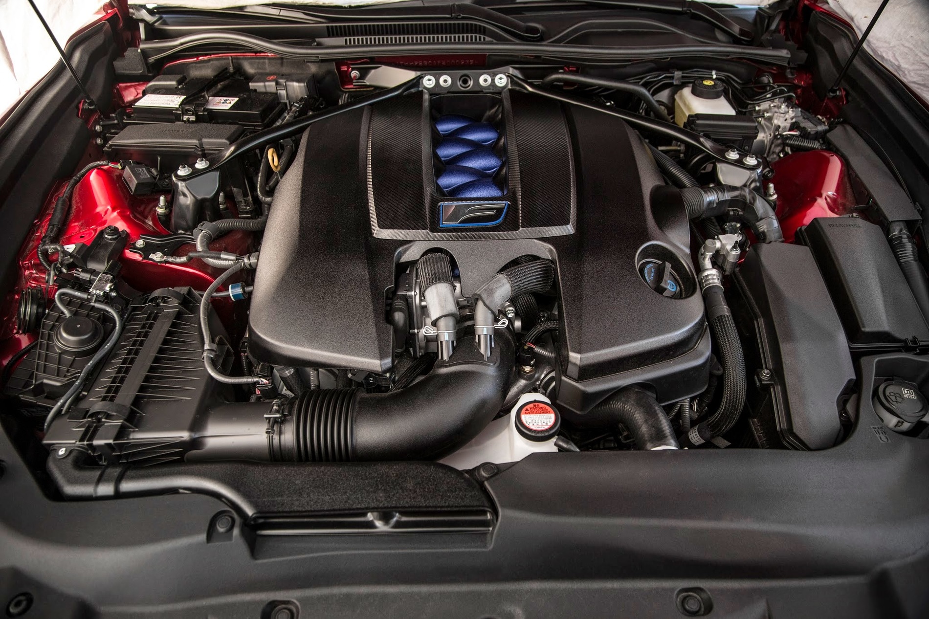 2015-Lexus-RC-F-engine.jpg